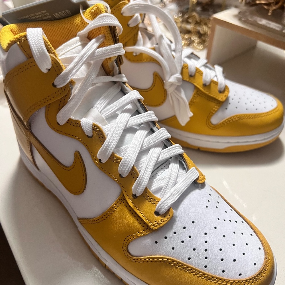 Women’s Nike Dunk High - Dark Sulfer - Women’s Size 7 - BNWT - Picture 3 of 7